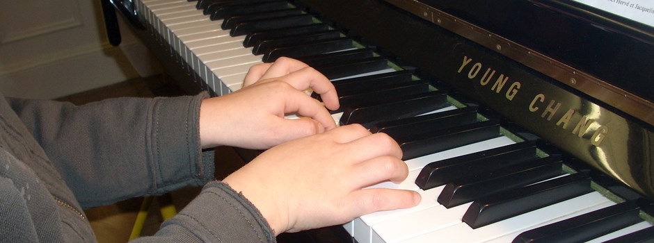 Mains au piano