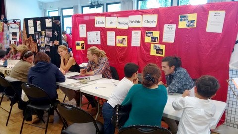 Les professeurs sur le stand de l'école de musique au forum des associations